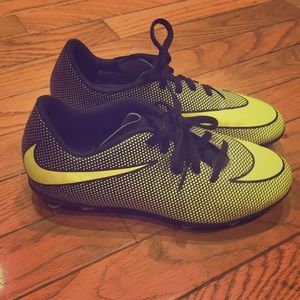 Nike Kids' Bravata II Firm Ground Soccer Cleats